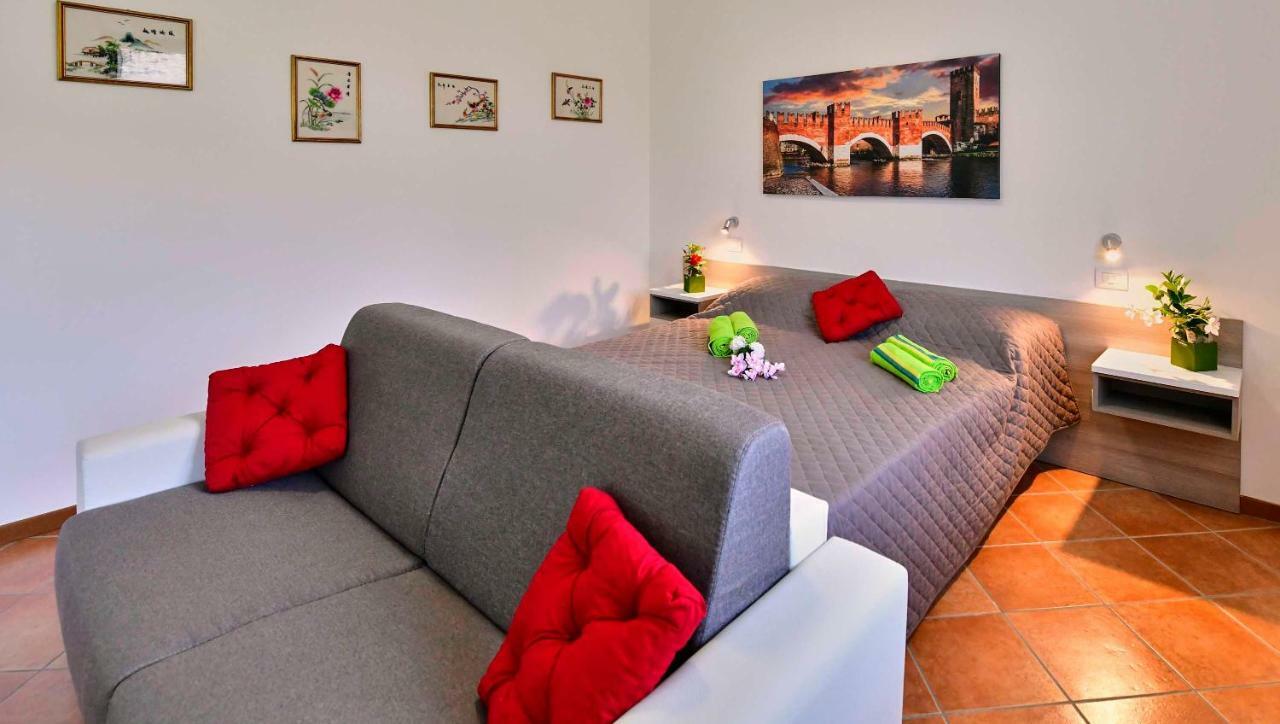 Welcome Traveller Divine Cecile Garda  Bagian luar foto