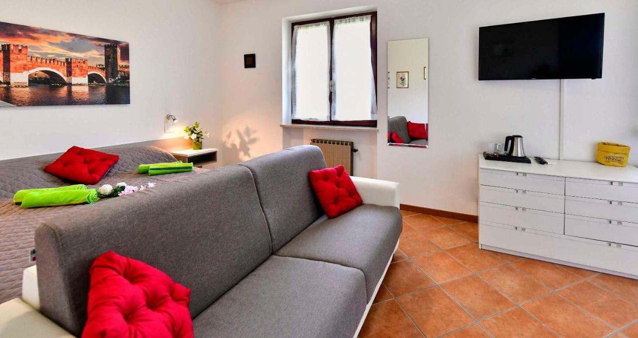 Welcome Traveller Divine Cecile Garda  Bagian luar foto