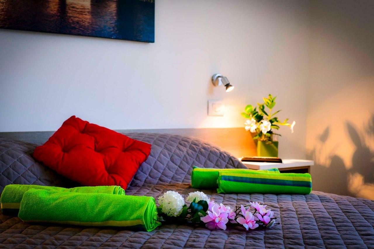 Welcome Traveller Divine Cecile Garda  Bagian luar foto
