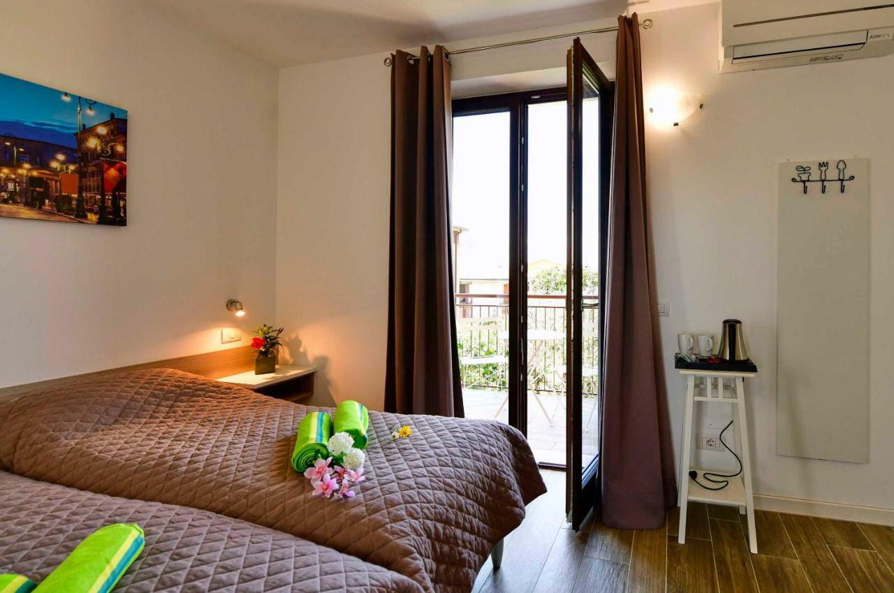 Welcome Traveller Divine Cecile Garda  Bagian luar foto