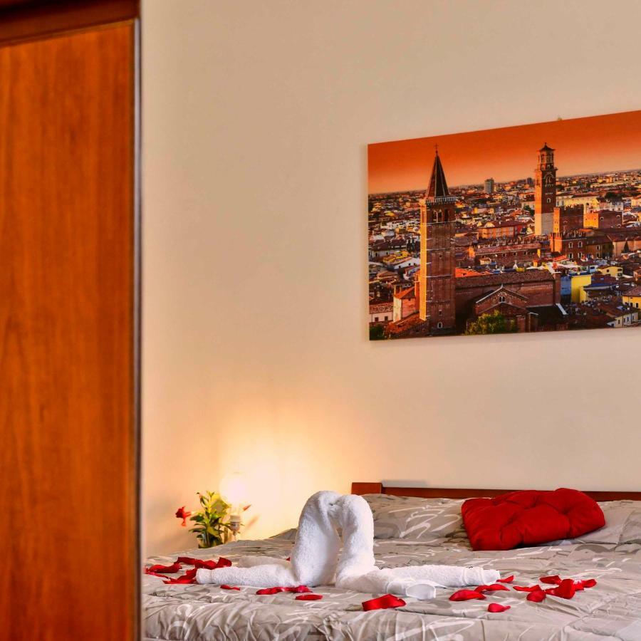 Welcome Traveller Divine Cecile Garda  Bagian luar foto
