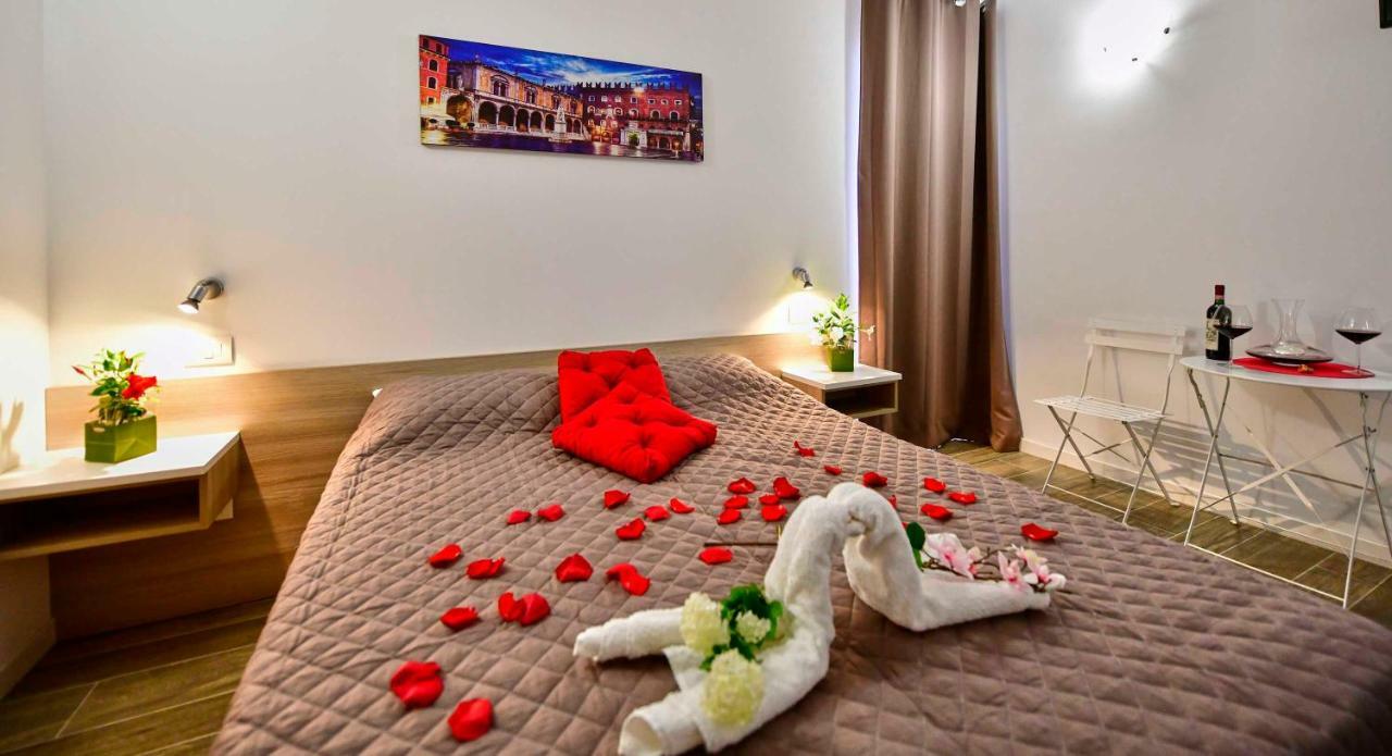 Welcome Traveller Divine Cecile Garda  Bagian luar foto
