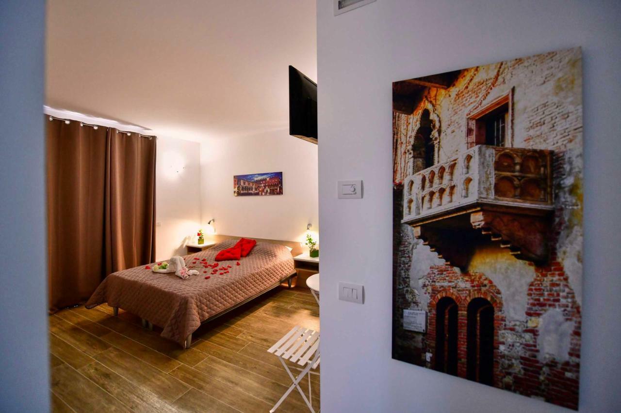 Welcome Traveller Divine Cecile Garda  Bagian luar foto