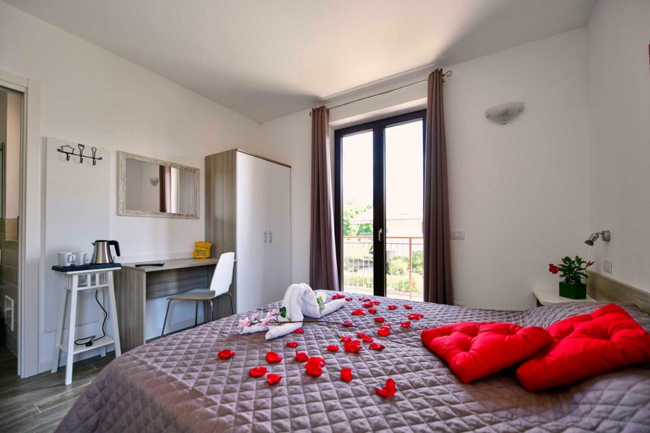 Welcome Traveller Divine Cecile Garda  Bagian luar foto